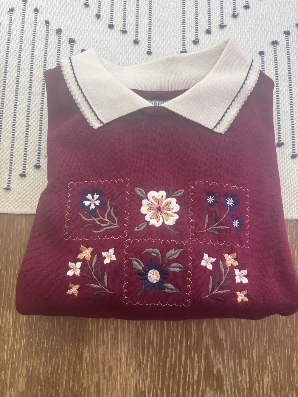 Vintage Bold Spirit Embroidered Floral Collared Sweatshirt Burgundy Large
